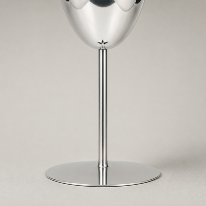 Close-up of the champagne flute stem and flat disc foot with the star shaped join mark
