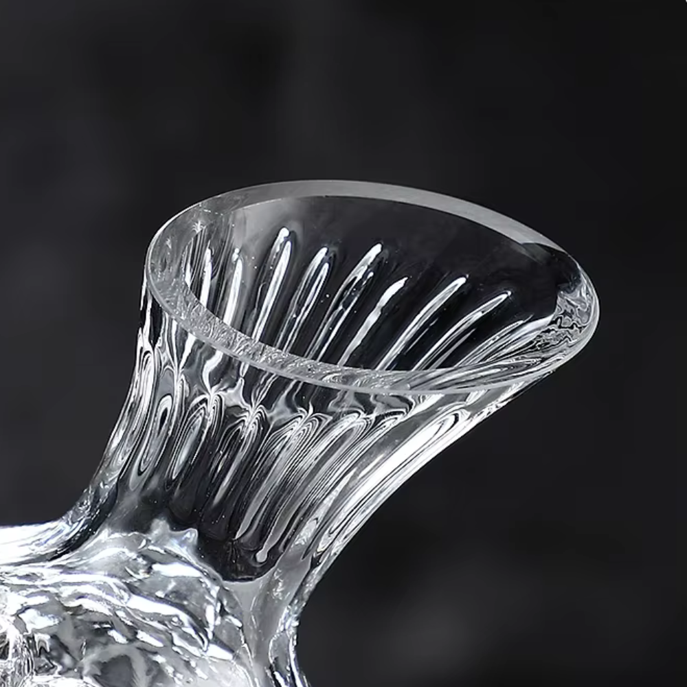 Wine Decanter with 360 Degree Rotating Base and Slanted Spout 50.7fl oz
