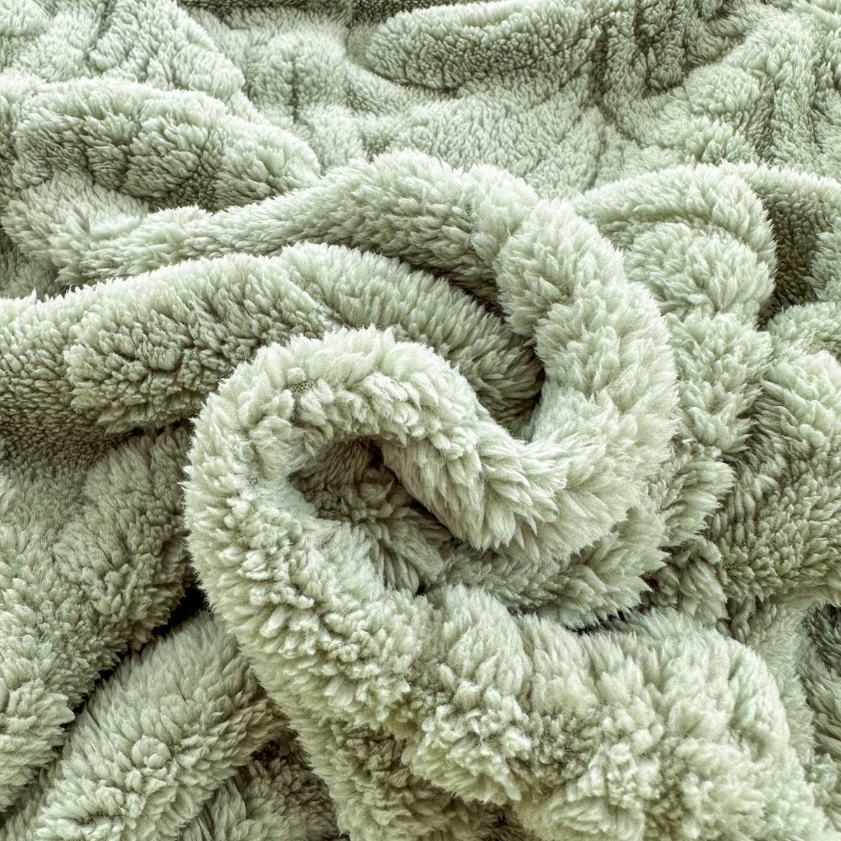Close-up of the curly pile on the green fleece blanket
