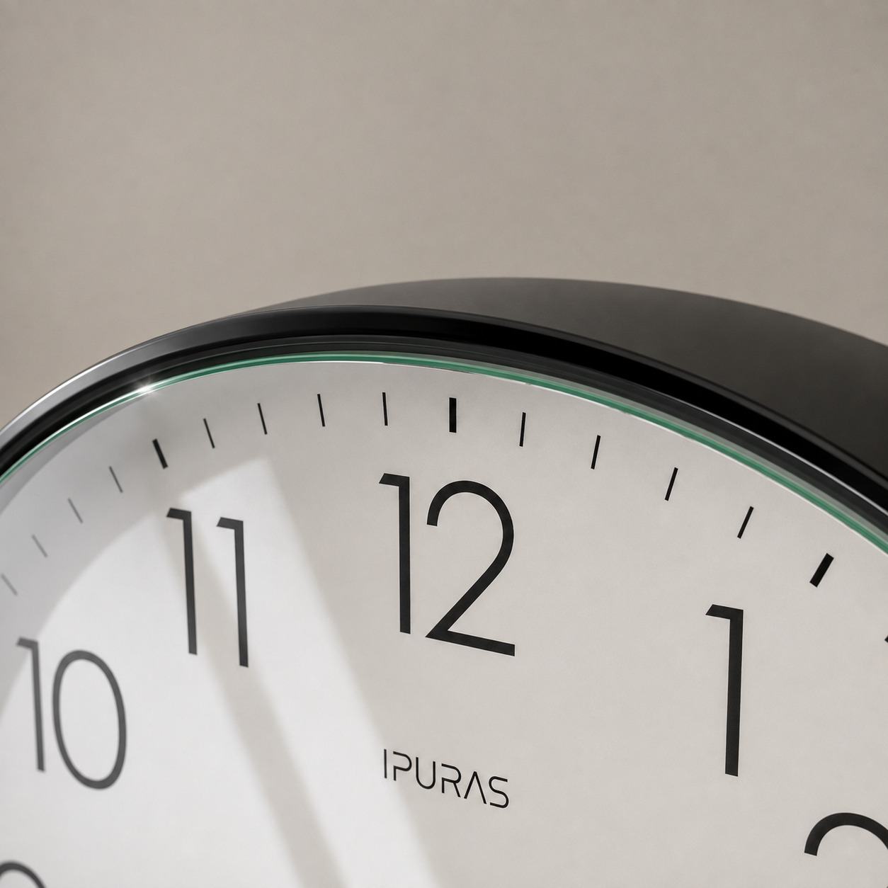 Close-up of the 2.3 mm float glass lens sitting proud of the black bezel above the printed minute track